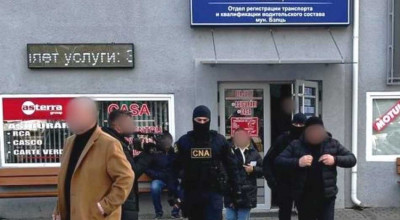 Între 450 și 1.000 de euro - prețul pentru calificativul „admis” la Bălți. Ce a aflat CNA în urma perchezițiilor - Photo