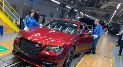 Chrysler a anunțat oficial sfârșitul producției celebrului model 300C Chrysler a anunțat oficial sfârșitul producției celebrului model 300C - Photo