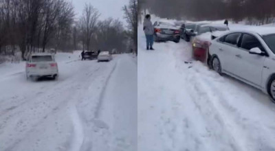 (VIDEO) Accident în lanț pe str. Studenților! O mașină a derapat și a avariat alte automobile - Photo