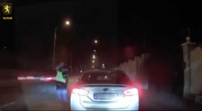 (VIDEO) Un șofer de 33 de ani a fost reținut, fiind suspectat de tentativa de omor a unui polițist - Photo