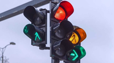 Semafoarele ar putea fi supuse unei transformări, ca să conțină 4 culori! - Photo