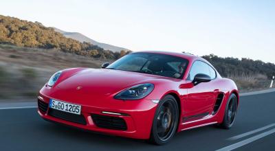 Porsche își revizuiește strategia! Modelele electrice ar putea primi motoare hibride sau termice, în funcție de cererea clienților Porsche își revizuiește strategia! Modelele electrice ar putea primi motoare hibride sau termice, în funcție de cererea clienților - Photo