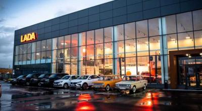 Cu gândul la clienți sau la profit? Dealerii Lada, din Rusia, sunt îngrijorați de „importul paralel” Cu gândul la clienți sau la profit? Dealerii Lada, din Rusia, sunt îngrijorați de „importul paralel” - Photo