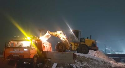 (FOTO) Zeci de utilaje și muncitori au ieșit pe drumurile naționale, pentru a combate poleiul - Photo