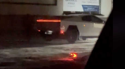 Tesla Cybertruck, curând pe drumurile din Moldova? Un exemplar a fost important la noi în țară Tesla Cybertruck, curând pe drumurile din Moldova? Un exemplar a fost important la noi în țară - Photo