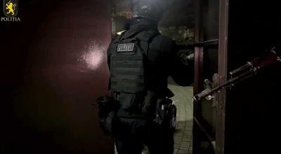 Introduceau ilegal mașinile în țară, apoi le vindeau prin diverse metode. Un grup infracțional, reținut de procurori - Photo