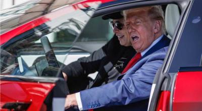 Donald Trump califică atacurile asupra Tesla drept „terorism intern” Donald Trump califică atacurile asupra Tesla drept „terorism intern” - Photo