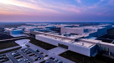 BMW confirmă. Noul iX3, primul model pe platforma Neue Klasse, va fi produs în Ungaria BMW confirmă. Noul iX3, primul model pe platforma Neue Klasse, va fi produs în Ungaria - Photo