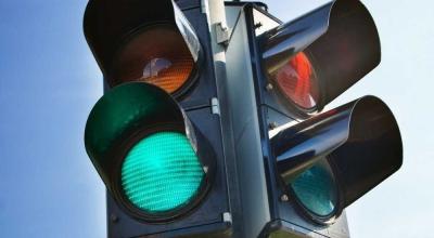 Pe bd. Dacia a fost conectat un alt semafor inteligent. Va fluidiza traficul în zona „Satul German” - Photo