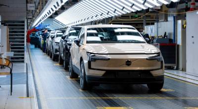 Volvo avertizează: tarifele impuse de Trump ar putea scumpi drastic mașinile. Clienții vor suporta costul Volvo avertizează: tarifele impuse de Trump ar putea scumpi drastic mașinile. Clienții vor suporta costul - Photo