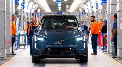 Volvo oprește producția SUV-ului electric EX90 în SUA: probleme majore în lanțul de aprovizionare Volvo oprește producția SUV-ului electric EX90 în SUA: probleme majore în lanțul de aprovizionare - Photo