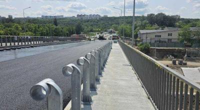 (FOTO) A început asfaltarea podului peste râul Bâc, de pe șoseaua Balcani (FOTO) A început asfaltarea podului peste râul Bâc, de pe șoseaua Balcani - Photo