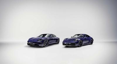 (FOTO) Porsche celebrează 40 de ani în Italia cu ediții exclusive 911 și Taycan în nuanța Blusogno (FOTO) Porsche celebrează 40 de ani în Italia cu ediții exclusive 911 și Taycan în nuanța Blusogno - Photo