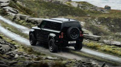 Land Rover dezvăluie Defender OCTA Black, o ediție exclusivistă cu accente negre integrale și motor V8 Land Rover dezvăluie Defender OCTA Black, o ediție exclusivistă cu accente negre integrale și motor V8 - Photo
