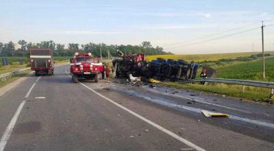 O persoană a decedat în urma unui grav accident rutier. Două camioane, accidentate în urma unei coliziuni frontale - Photo
