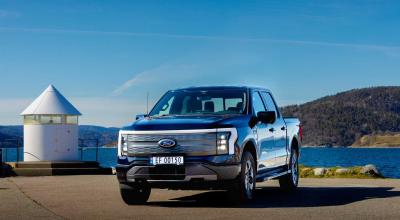 Ford schimbă strategia. Lansarea noilor camionete și utilitare electrice, amânată din cauza cererii scăzute Ford schimbă strategia. Lansarea noilor camionete și utilitare electrice, amânată din cauza cererii scăzute - Photo