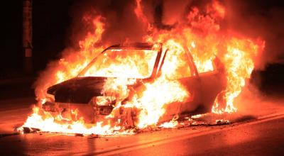 4 automobile au fost distruse de flăcări la Goianul Nou. Mașinile erau într-o parcare de tip deschis - Photo