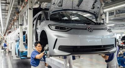 Volkswagen încetinește ritmul: producția de mașini electrice din Germania, suspendată temporar Volkswagen încetinește ritmul: producția de mașini electrice din Germania, suspendată temporar - Photo