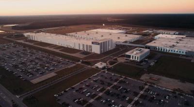 Volvo își mută producția: un nou SUV hibrid va fi fabricat în SUA pentru a ocoli taxele impuse de Trump Volvo își mută producția: un nou SUV hibrid va fi fabricat în SUA pentru a ocoli taxele impuse de Trump - Photo