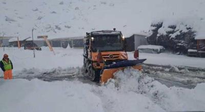 Circulația pe Transfăgărășan este temporar închisă. Se admit doar mașinile echipate pentru condiții de iarnă - Photo