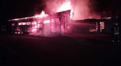 Incendiu devastator la un autoservice din Briceni: patru mașini distruse și pagube majore pe sute de metri pătrați Incendiu devastator la un autoservice din Briceni: patru mașini distruse și pagube majore pe sute de metri pătrați - Photo