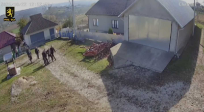 Escrocherie demascată. Trei bărbați din Briceni, prinși în flagrant după ce au încercat să înșele o femeie cu „ruda implicată în accident” - Photo