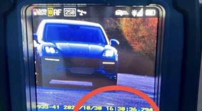 Un șofer de Porsche a devenit pieton, după ce a întrecut limita viteză pe traseul M1 Un șofer de Porsche a devenit pieton, după ce a întrecut limita viteză pe traseul M1 - Photo
