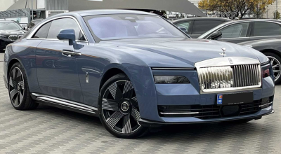 Prima rată - un apartament! Un Rolls-Royce Spectre se vinde la una din parcările auto din Chișinău - Photo