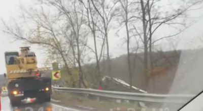 Un autocar cu 8 persoane a derapat de pe carosabil, la Hîncești. 2 pasageri au fost spitalizați - Photo