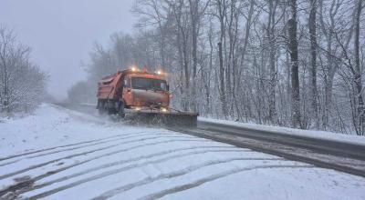 Noapte albă pentru drumari. Muncitorii au intervenit în mai multe raioane, în contextul Codului Galben de schimbare a vremii - Photo