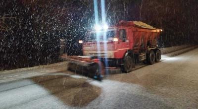 Drumarii continuă intervențiile pe drumurile naționale pentru a combate lunecușul. Încă persistă riscul de polei - Photo