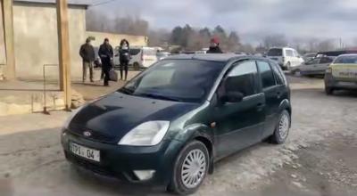 Doi deputați din Parlament ar fi “furat” un automobil de la parcarea specială - Photo