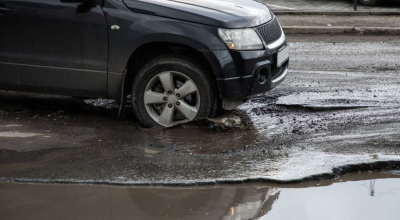 Ai avariat mașina într-o groapă? Iată de la cine și cum să ceri despăgubiri - Photo