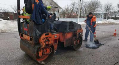 MIDR: peste 460 de tone de asfalt la rece au fost utilizate pentru plombarea gropilor pe drumurile naționale - Photo