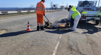(FOTO) Drumarii continuă lucrările în teren pentru remedierea degradărilor pe traseele naționale - Photo