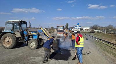 Drumarii se află în teren. Sute de tone de asfalt, folosite pentru reparații în toată țara - Photo