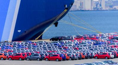 Taxe mai dure peste Atlantic. Trump ridică tarifele pentru mașinile europene la 25% - Photo
