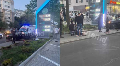 Impact violent la o benzinărie. O mașină a ajuns pe trotuar și s-a izbit în panoul de prețuri - Photo