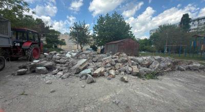 (FOTO) Primăria Chișinău va amenaja 80 de locuri de parcare noi în curtea unui bloc - Photo