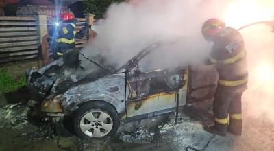Doi tineri au decedat carbonizați după ce mașina s-a izbit violent de un cap de pod și a luat foc - Photo