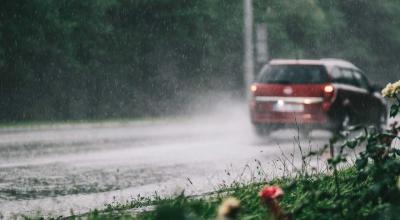 Ploi, descărcări electrice și averse puternice. Au fost emise noi avertizări meteo pentru weekend - Photo