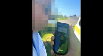 Un funcționar public, prins beat la volan. Conducea automobilul de serviciu, care a fost transportat la parcarea specială - Photo