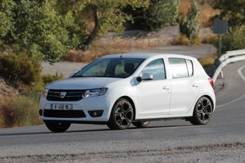 Renault Sandero stance