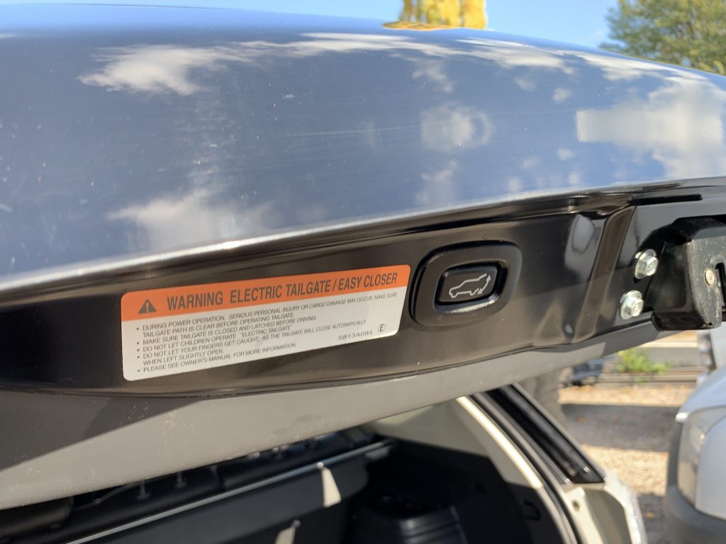 Mitsubishi Outlander PHEV inchidere portbagaj